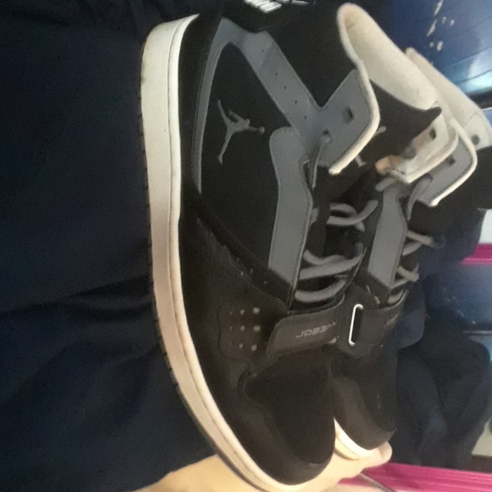 Jordan flight 23s